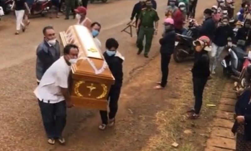 Bốn người khiêng quan tài Bốn người khiêng quan tài